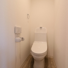 清潔感あふれるトイレルーム