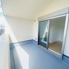 解放感抜群の広々したベランダ