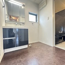 ゆったりと広い脱衣所