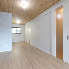 柱のある部屋はスペースを生かして家具配置が楽しめます