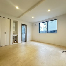 シンプルなカラーリングでどんな家具にも合います